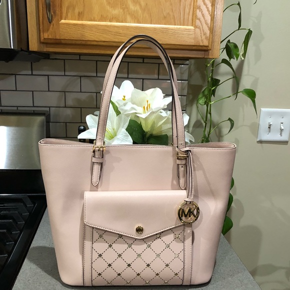 Michael Kors Handbags - Michael Kors Leather Tote